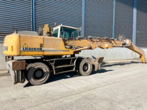 Liebherr A904C